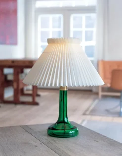 343 Bordlampe, grøn fra Le Klint