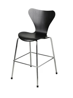3177 Junior højstol af Arne Jacobsen