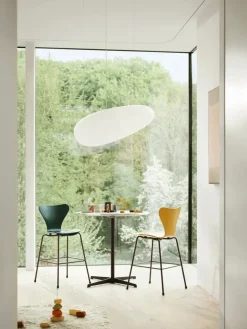 3177 Junior Højstol, farvet ask af Arne Jacobsen