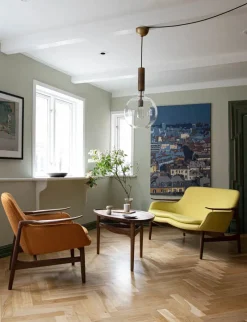 53 Lænestol, valnød af Finn Juhl