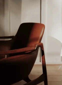 53 Lænestol, valnød af Finn Juhl