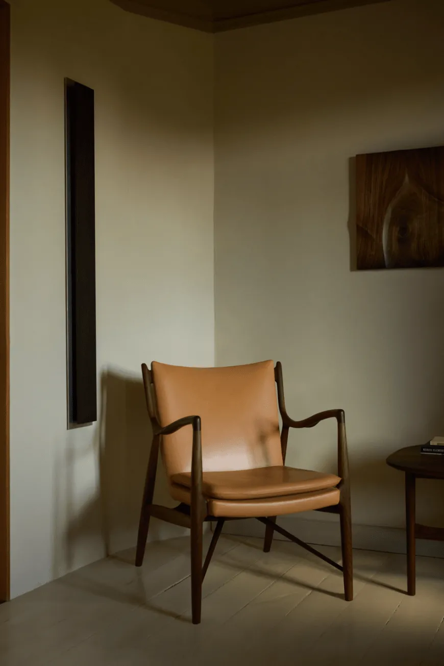 45 Lænestol, valnød af Finn Juhl