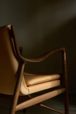 45 Lænestol, valnød af Finn Juhl