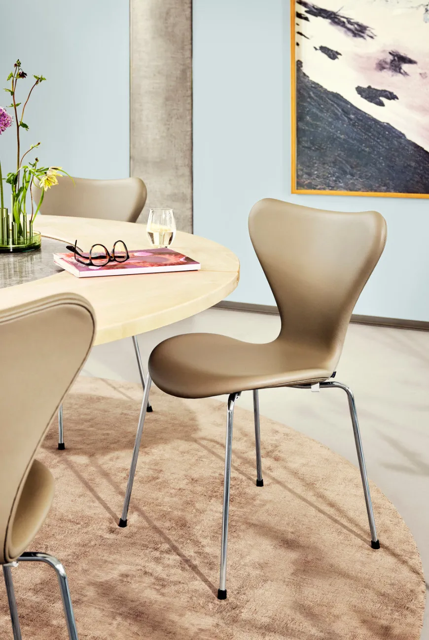 3107 Serie 7, fuldpolstret af Arne Jacobsen