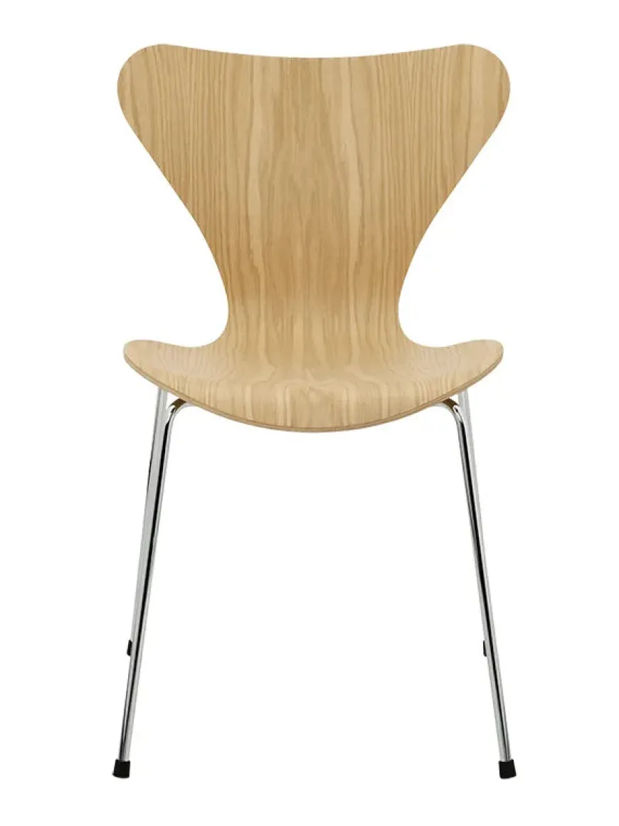 3107 Serie 7 Stol, naturfiner af Arne Jacobsen
