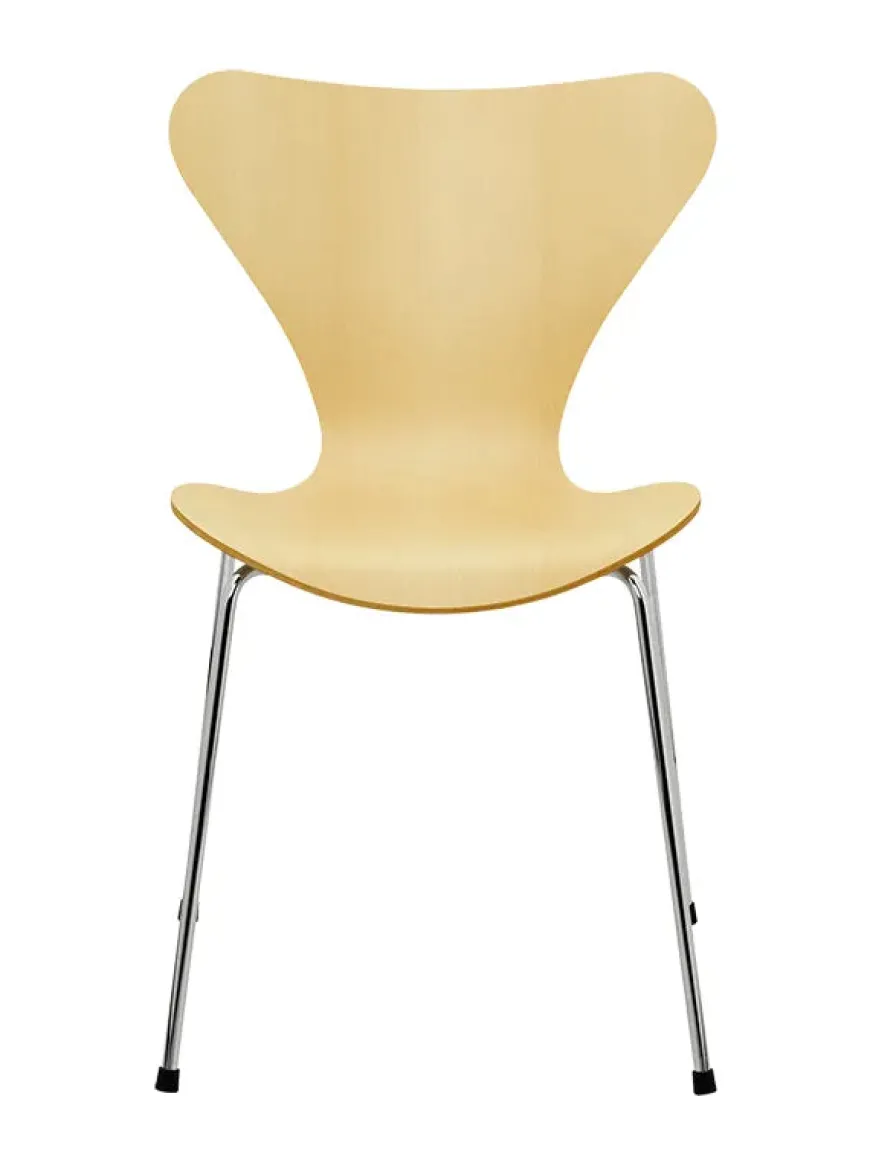 3107 Serie 7 Stol, naturfiner af Arne Jacobsen