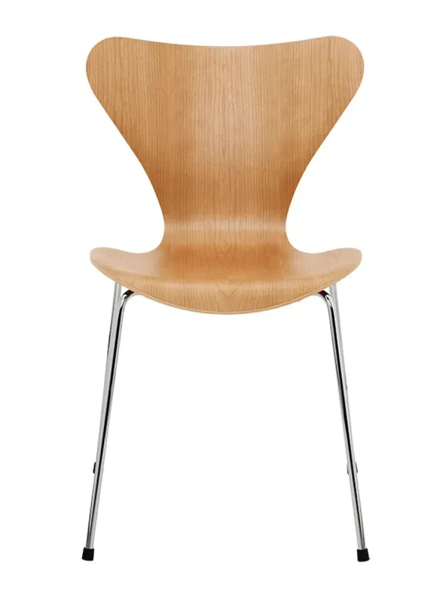 3107 Serie 7 Stol, naturfiner af Arne Jacobsen