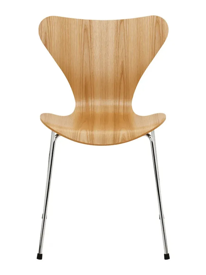 3107 Serie 7 Stol, naturfiner af Arne Jacobsen