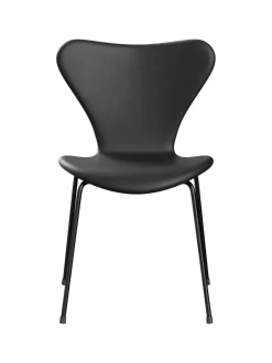 3107 stol, fuldpolstret Essential læder sort/sort stel af Arne Jacobsen