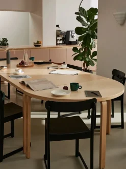Aalto Table Half-Round fra Artek