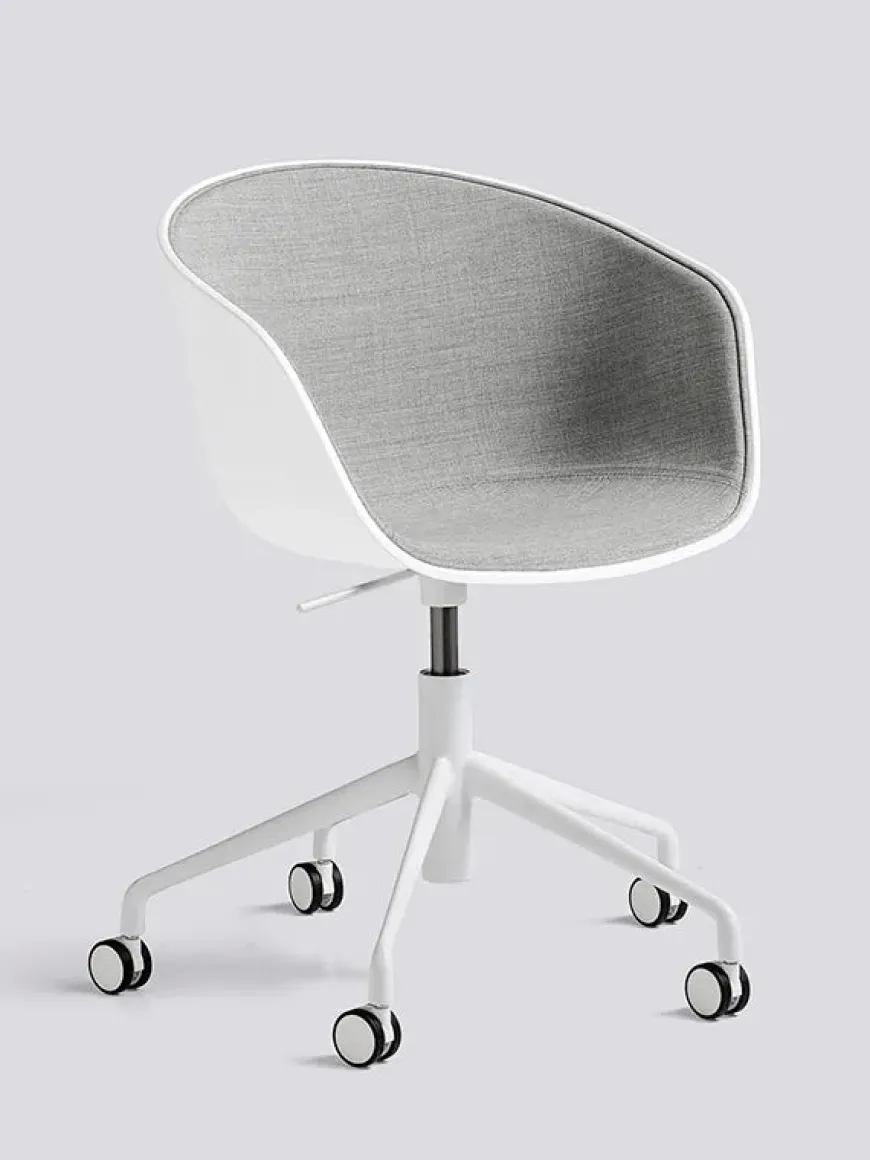 About a Chair AAC52 Forsidepolstret, hvid skal fra Hay
