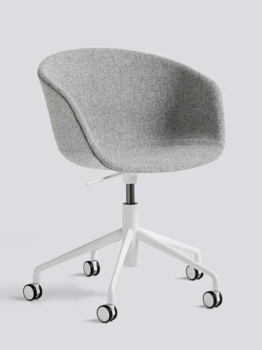 About a Chair AAC52 Forsidepolstret, hvid skal fra Hay