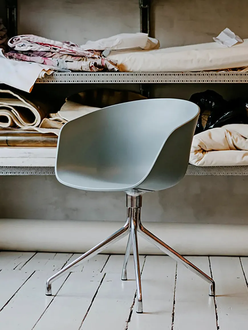 About a Chair AAC52 Forsidepolstret, sort skal fra Hay