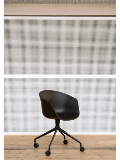 About a Chair AAC52 Forsidepolstret, sort skal fra Hay