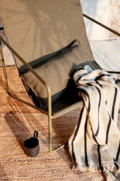 Alee Beach Towel, sand/black fra Ferm Living