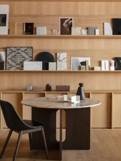 Androgyne Dining Table Ø120 natural oak fra Audo Copenhagen