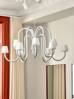 Apollo Chandelier 745, hvid opalglas fra Hay