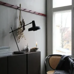 Arigato kort bordlampe fra Grupa