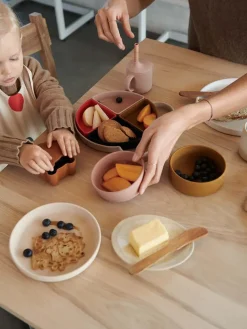 Arne ruminddelt tallerken, Mr bear sandy multi mix fra Liewood