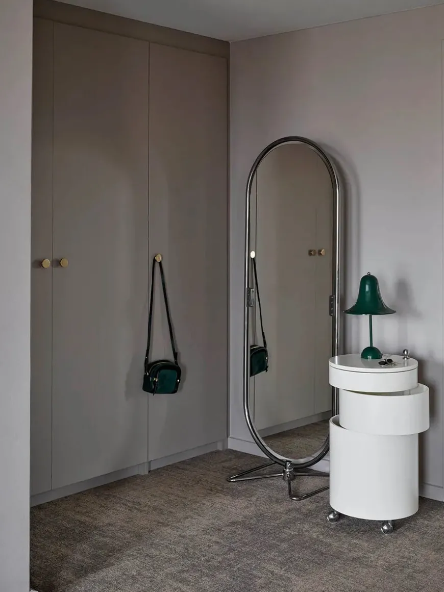 Barboy Sidebord, sort af Verner Panton