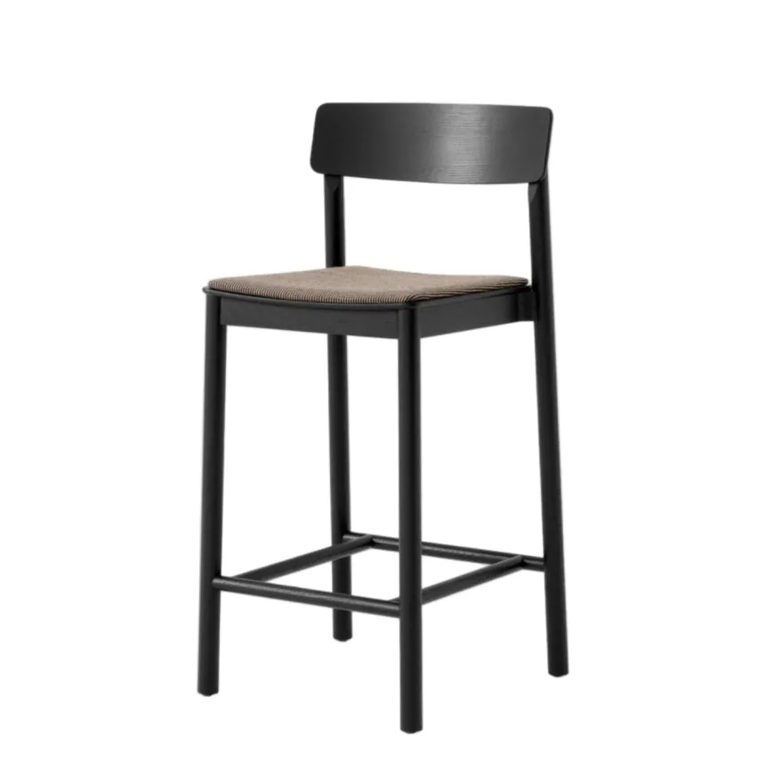 Betty TK14 counterstol med polster fra &Tradition