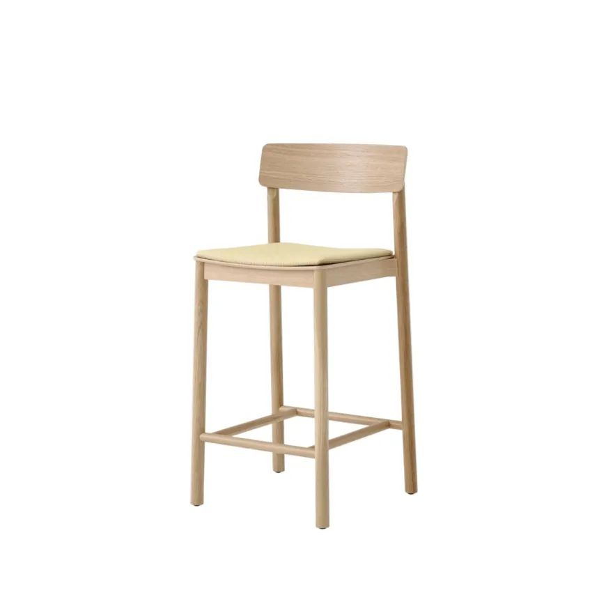 Betty TK14 counterstol med polster fra &Tradition