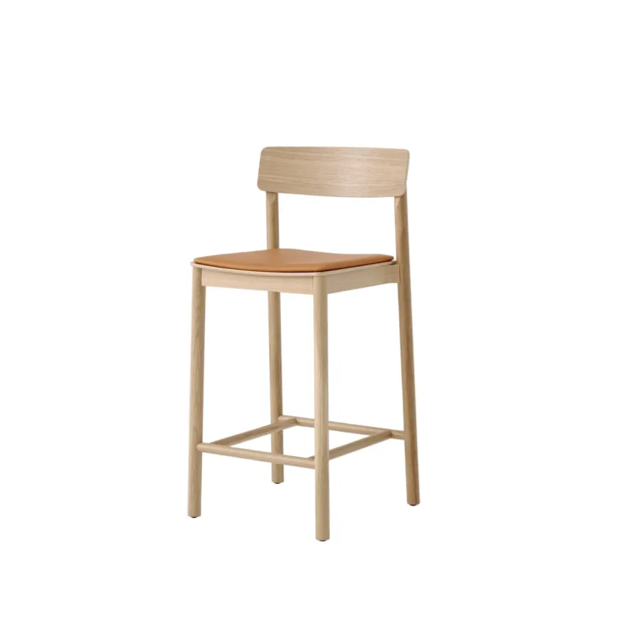 Betty TK14 counterstol med polster fra &Tradition