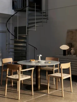 Betty TK9 Spisebordsstol, eg fra &Tradition