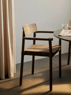 Betty TK10 Spisebordsstol, røget eg fra &Tradition
