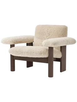 Brasilia Lounge Chair, low back, sheepskin fra Audo Copenhagen