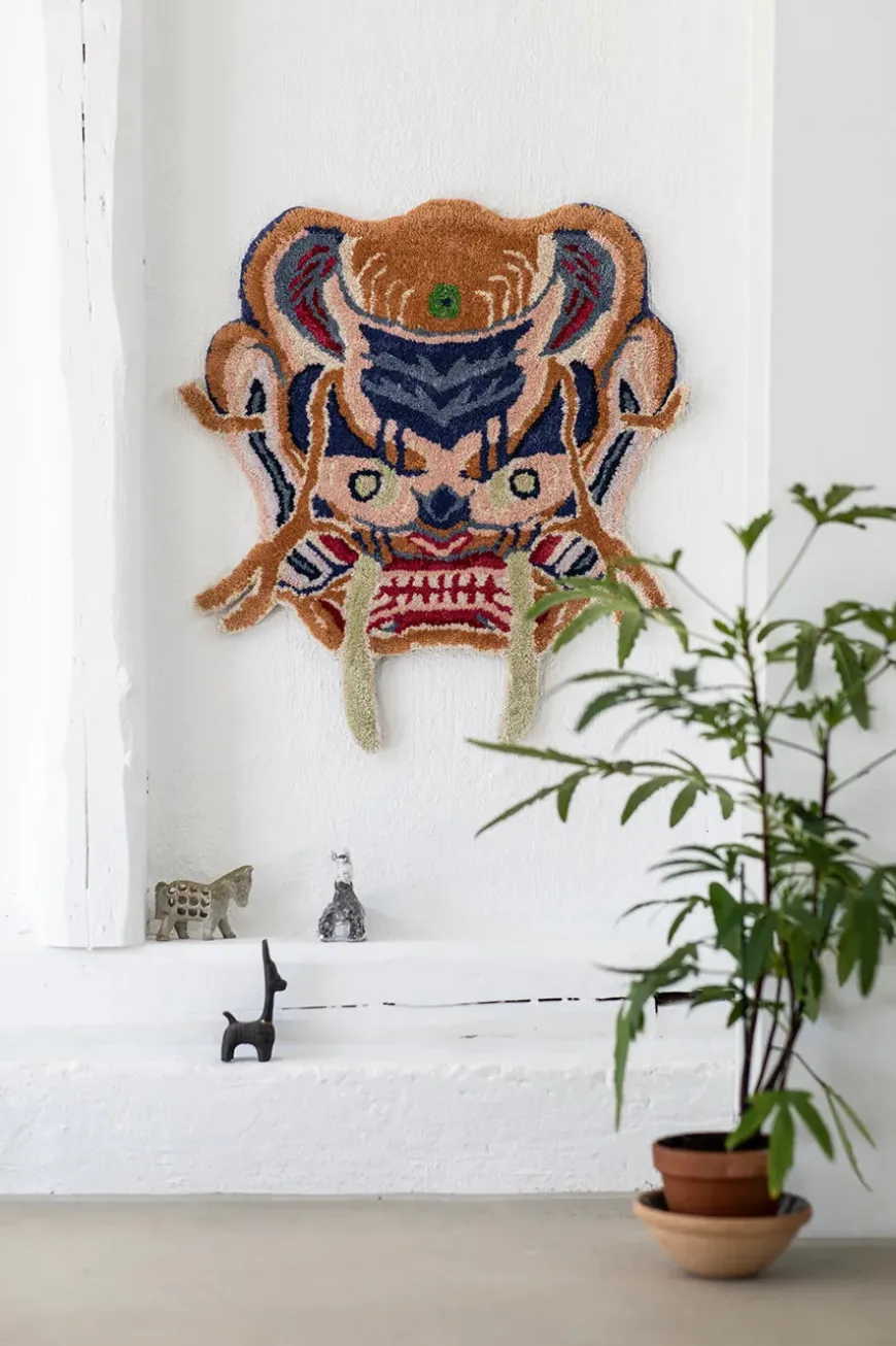 Burma Dragon Face Rug fra Bongusta