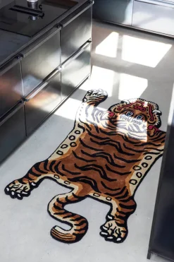 Burma Tiger Rug, large fra Bongusta