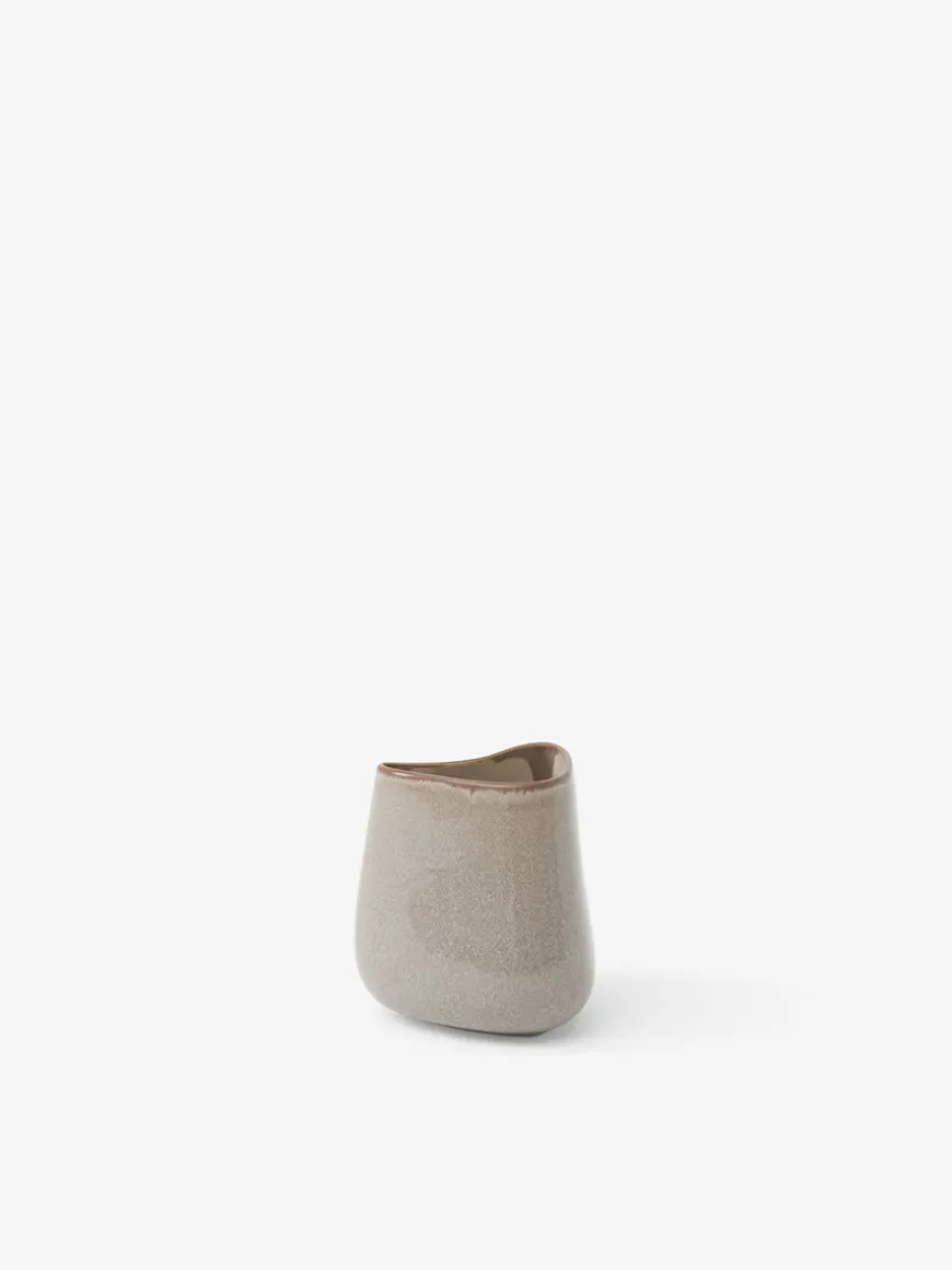 Collect Ceramic Vases fra &Tradition
