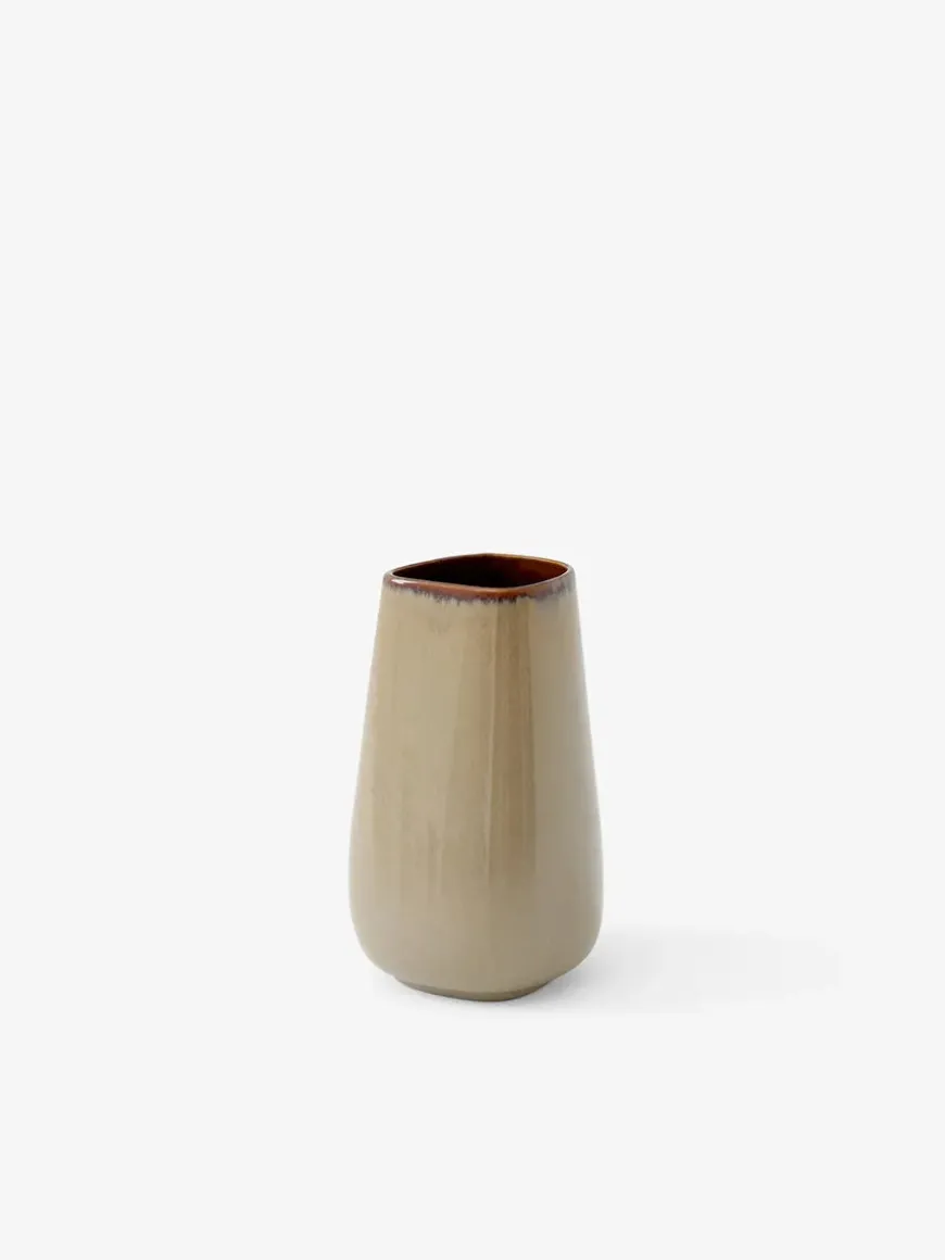 Collect Ceramic Vases fra &Tradition