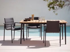 Core Stol m. Armlæn fra Cane-line