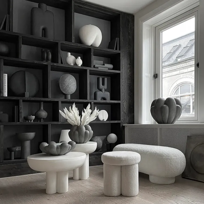 Crown Table, low bone white fra 101 Copenhagen