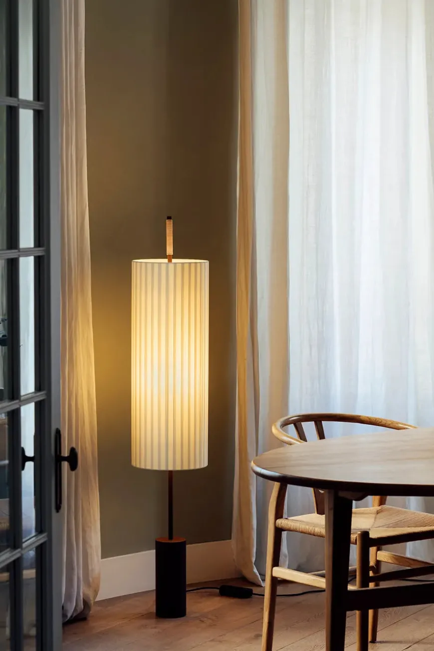 Dórica Gulvlampe fra Santa and Cole