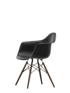 Eames Plastic Armchair DAW, mørkbejdset ahorntræ fra Vitra