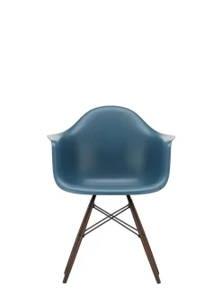 Eames Plastic Armchair DAW, mørkbejdset ahorntræ fra Vitra