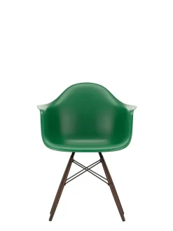 Eames Plastic Armchair DAW, mørkbejdset ahorntræ fra Vitra