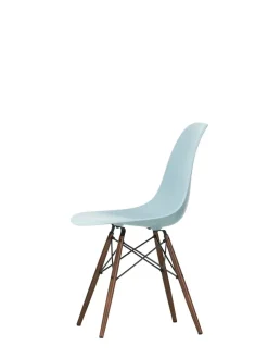 Eames Plastic Side Chair DSW, mørkbejdset ahorntræ fra Vitra