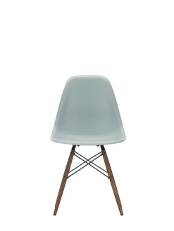 Eames Plastic Side Chair DSW, mørkbejdset ahorntræ fra Vitra