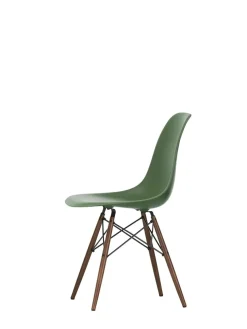 Eames Plastic Side Chair DSW, mørkbejdset ahorntræ fra Vitra