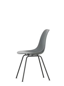 Eames Plastic Side Chair DSX, sort pulverlakeret fra Vitra