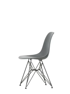 Eames Plastic Side Chair DSR, sort pulverlakeret fra Vitra