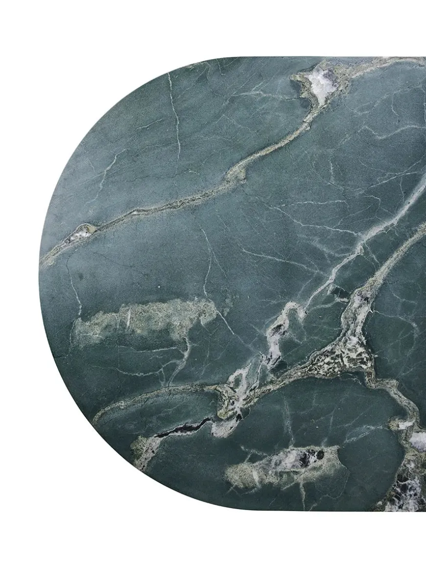 Epic Outdoor Dining Table, round fra GUBI