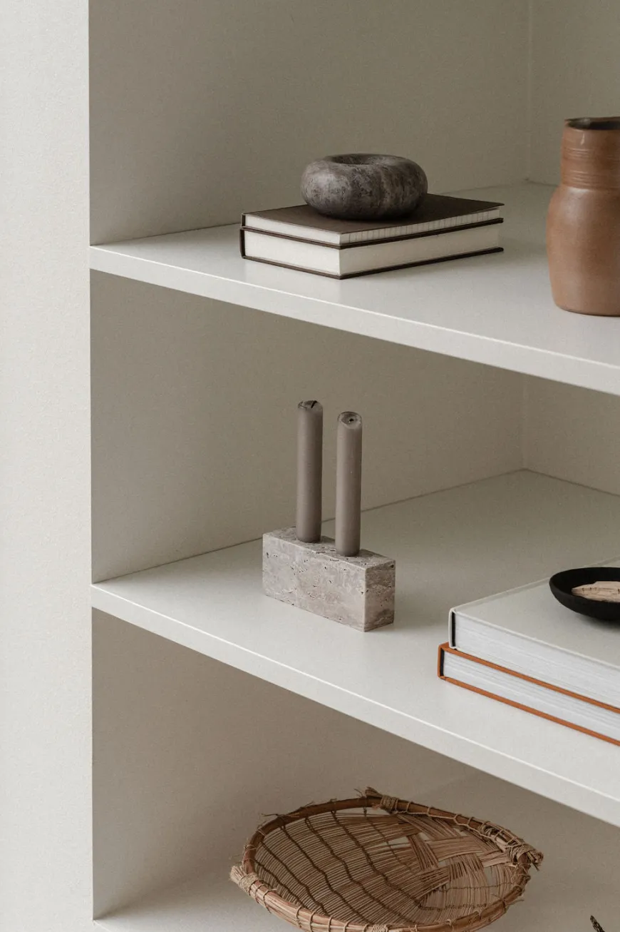 Epode Lysestage 14 cm, travertin silver fra Wabi Sabi Nordic