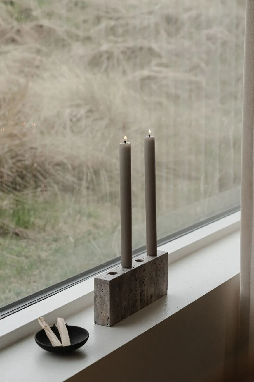 Epode Lysestage 25 cm, travertin silver fra Wabi Sabi Nordic