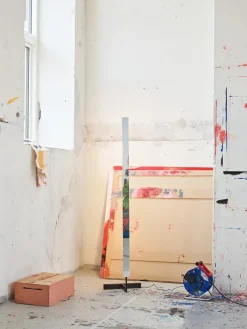 F Model gulvlampe fra Anour