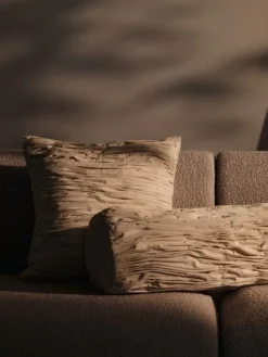 Falda Smocked Bolster Pude fra Ferm Living